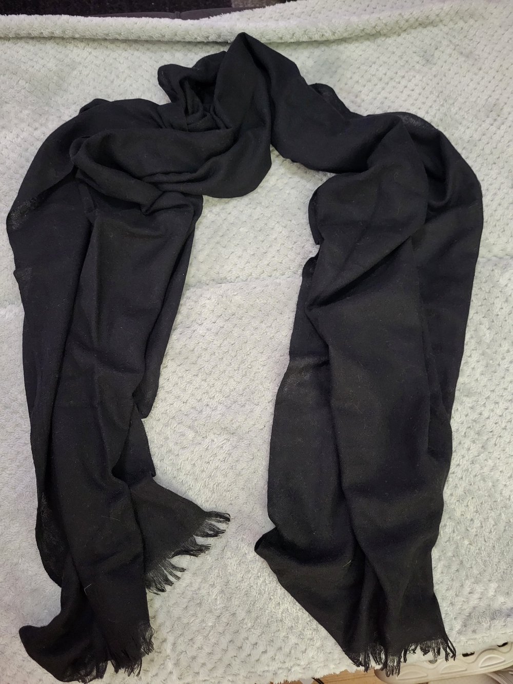Nordstrom Black Lightweight Fringed Cashmere‎ Scarf